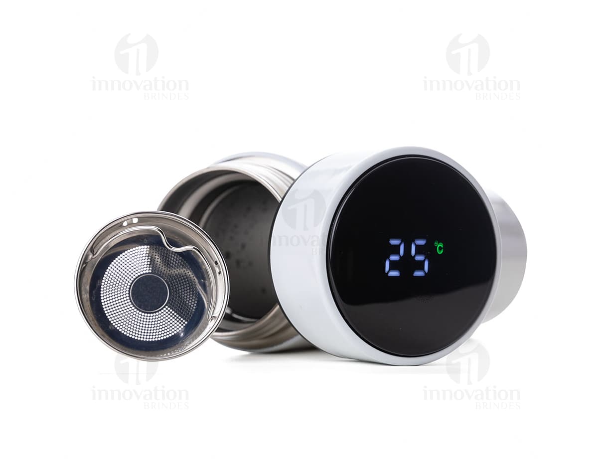 Suporte dobrável para bolsa com design moderno e elegante, feito em metal resistente. Pode ser usado como item de segurança para prender bolsas e acessórios, simbolizando controle e segurança. Ideal para uso em eventos, viagens ou no dia a dia. Suporte dobrável para bolsa com design moderno e elegante, feito em metal resistente. Pode ser usado como item de segurança para prender bolsas e acessórios, simbolizando controle e segurança. Ideal para uso em eventos, viagens ou no dia a dia.