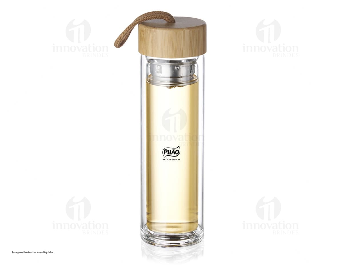 Squeeze 750 ml com detalhes em metal. Squeeze 750 ml com detalhes em metal.