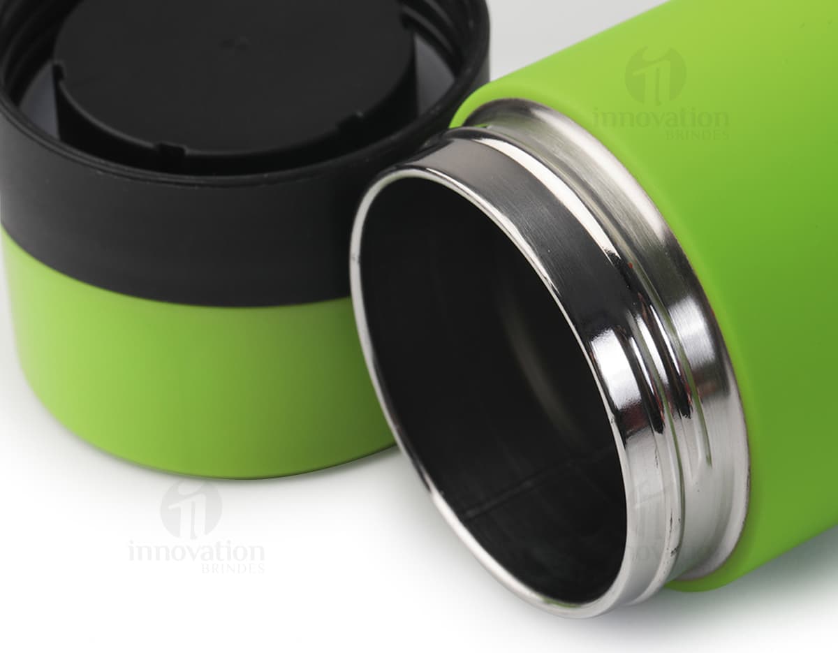 Kit com 6 porta copos em diversas cores e estilos, ideal para proteger a superfície de mesas e móveis. Kit com 6 porta copos em diversas cores e estilos, ideal para proteger a superfície de mesas e móveis.