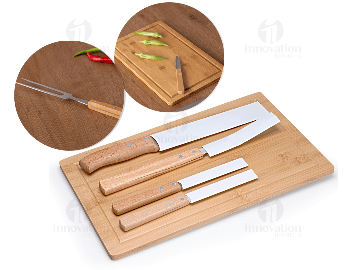 Kit churrasco contendo 5 peças, incluindo uma tábua e uma faca. Kit churrasco contendo 5 peças, incluindo uma tábua e uma faca.