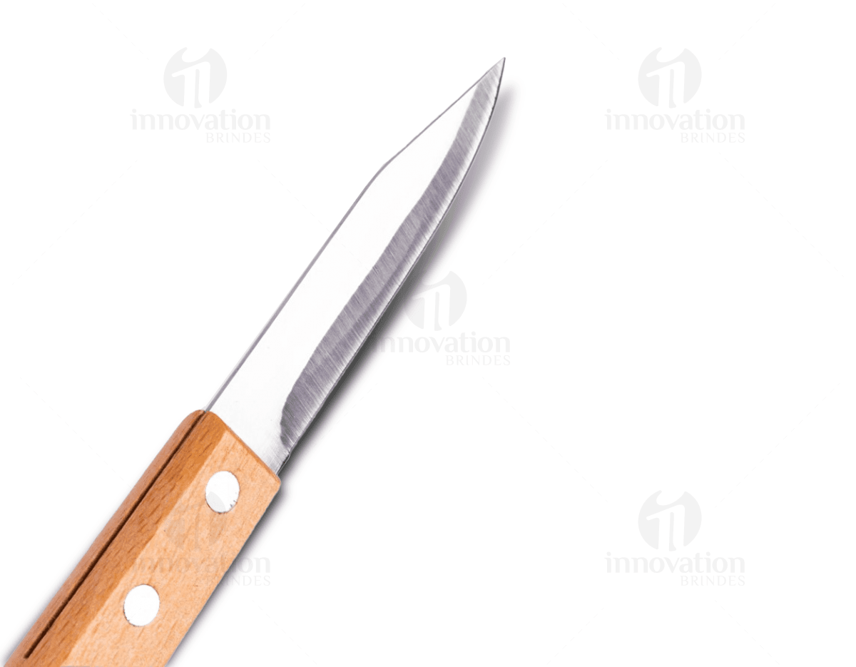 Kit churrasco contendo 5 peças: tábua de madeira e faca de corte. Kit churrasco contendo 5 peças: tábua de madeira e faca de corte.