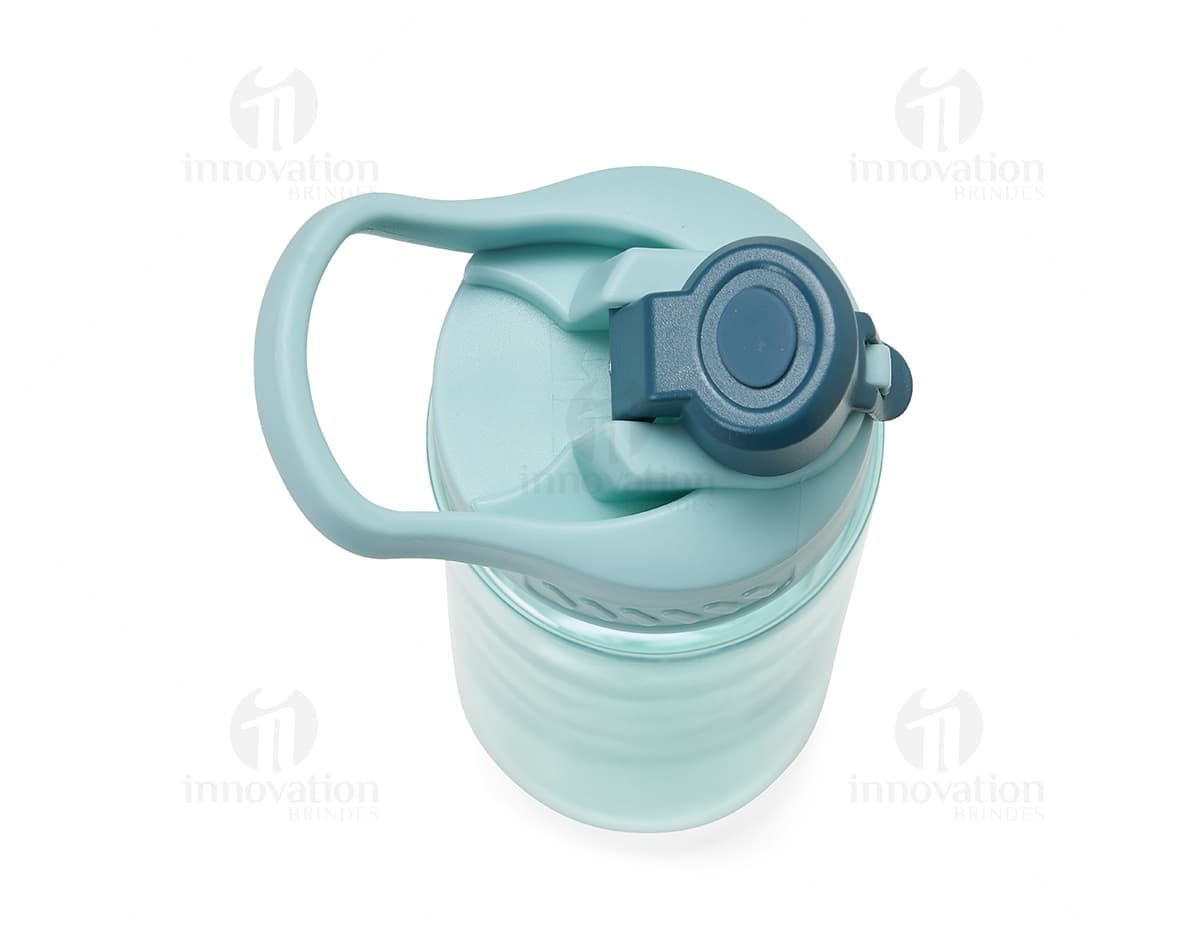 Squeeze rosa em metal fosco com capacidade para 750 ml. Squeeze rosa em metal fosco com capacidade para 750 ml.