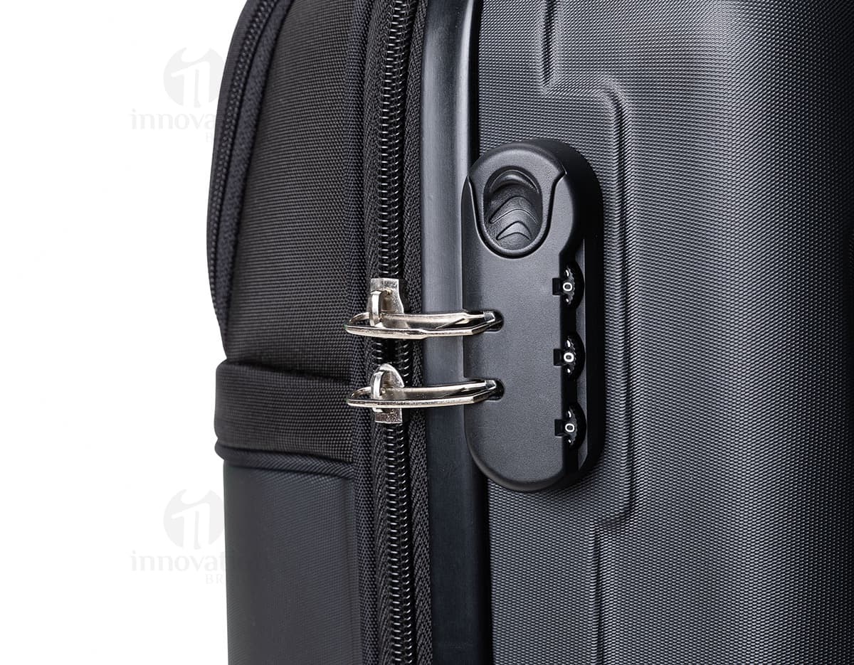 Mala de viagem pequena feita de nylon com rodas de 360 graus. Mala de viagem pequena feita de nylon com rodas de 360 graus.