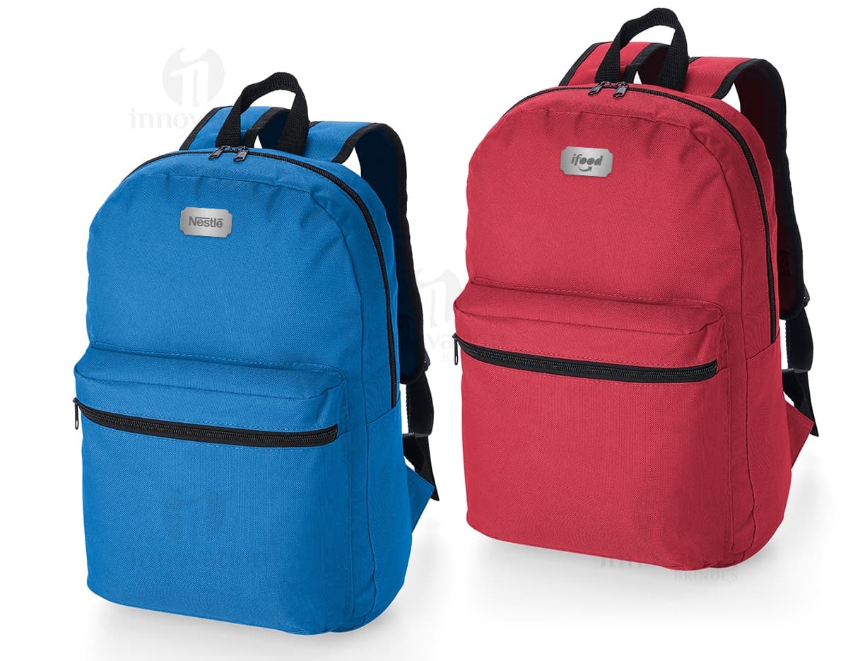 Mochila 17 Litros na cor preta com zíper frontal, alças ajustáveis e logo da marca bordado em destaque. Mochila 17 Litros na cor preta com zíper frontal, alças ajustáveis e logo da marca bordado em destaque.