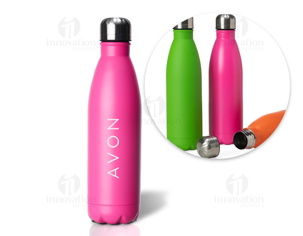 Garrafa inox 750ml rosqueável cítrica contendo líquido em seu interior. Cores: rosa, verde e laranja no fundo branco. Garrafa inox 750ml rosqueável cítrica contendo líquido em seu interior. Cores: rosa, verde e laranja no fundo branco.