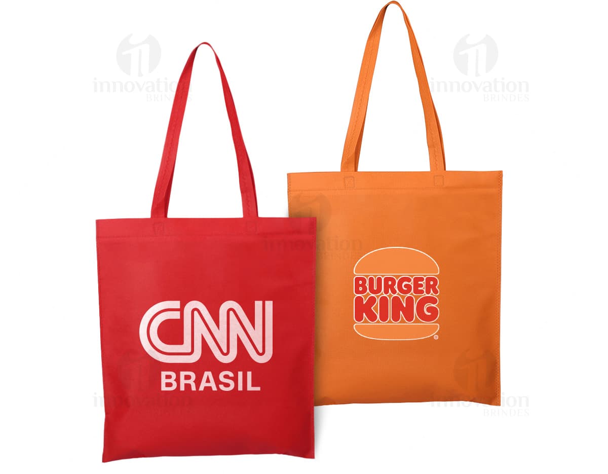 Sacola de compras de tecido não tecido (TNT) de 100g com alça de 60cm. A sacola é amarela e possui um design moderno e colorido. Está vazia e pronta para ser usada para transportar mercadorias. A embalagem é resistente e possui alças fortes para carregar. Ideal para compras, presentes e uso diário. Sacola de compras de tecido não tecido (TNT) de 100g com alça de 60cm. A sacola é amarela e possui um design moderno e colorido. Está vazia e pronta para ser usada para transportar mercadorias. A embalagem é resistente e possui alças fortes para carregar. Ideal para compras, presentes e uso diário.