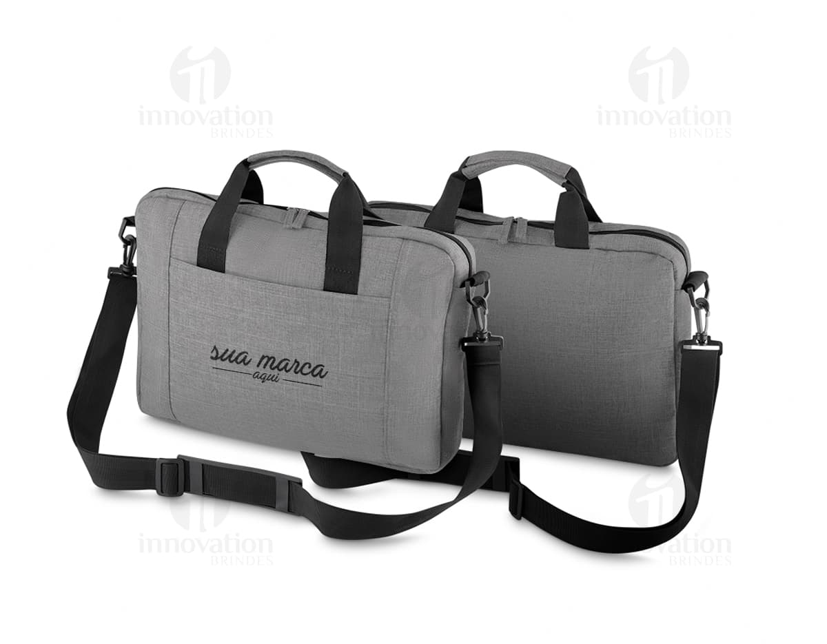 Porta cartões em silicone preto, resistente e flexível. O produto possui espaço para armazenar vários cartões e protege contra arranhões e sujeira. Porta cartões em silicone preto, resistente e flexível. O produto possui espaço para armazenar vários cartões e protege contra arranhões e sujeira.
