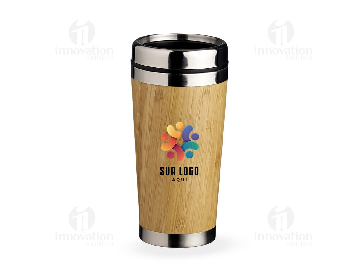 Kit com 6 porta copos em formato quadrado, feitos de madeira com detalhes de estampas coloridas em cada peça. Kit com 6 porta copos em formato quadrado, feitos de madeira com detalhes de estampas coloridas em cada peça.