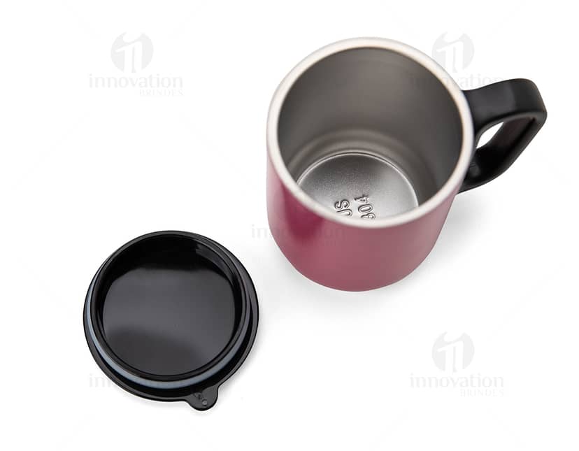Caneca Mixer na cor branca com design moderno e botão para misturar bebidas.