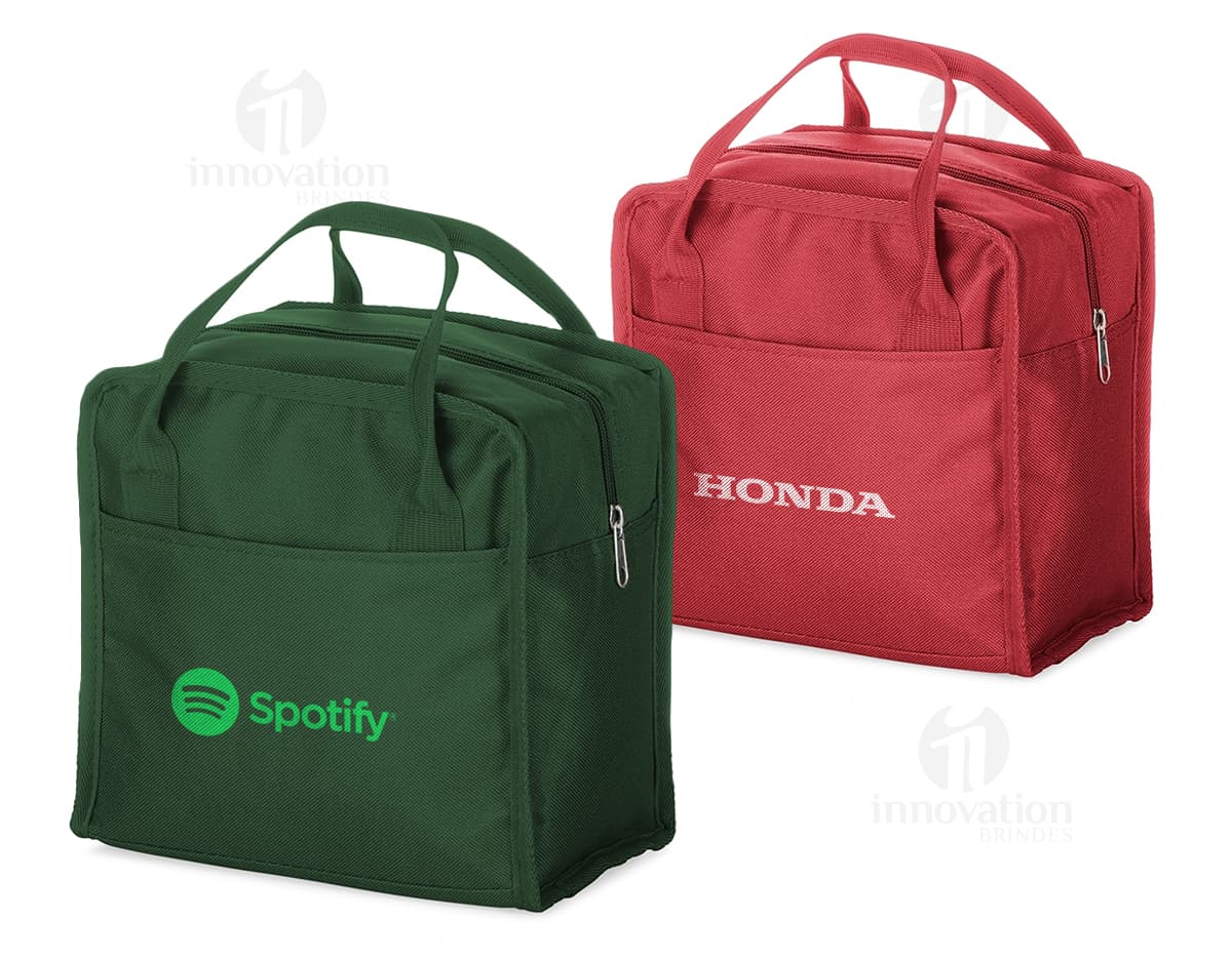 Bolsa térmica de nylon com capacidade de 7 litros e vários bolsos. Bolsa térmica de nylon com capacidade de 7 litros e vários bolsos.
