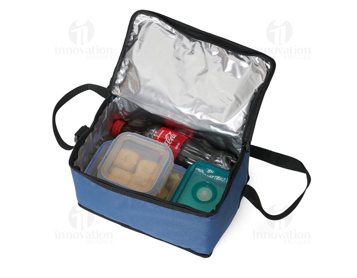 Bolsa térmica nylon 8L com bolsos, ideal para transportar alimentos e manter a temperatura por mais tempo. Bolsa térmica nylon 8L com bolsos, ideal para transportar alimentos e manter a temperatura por mais tempo.