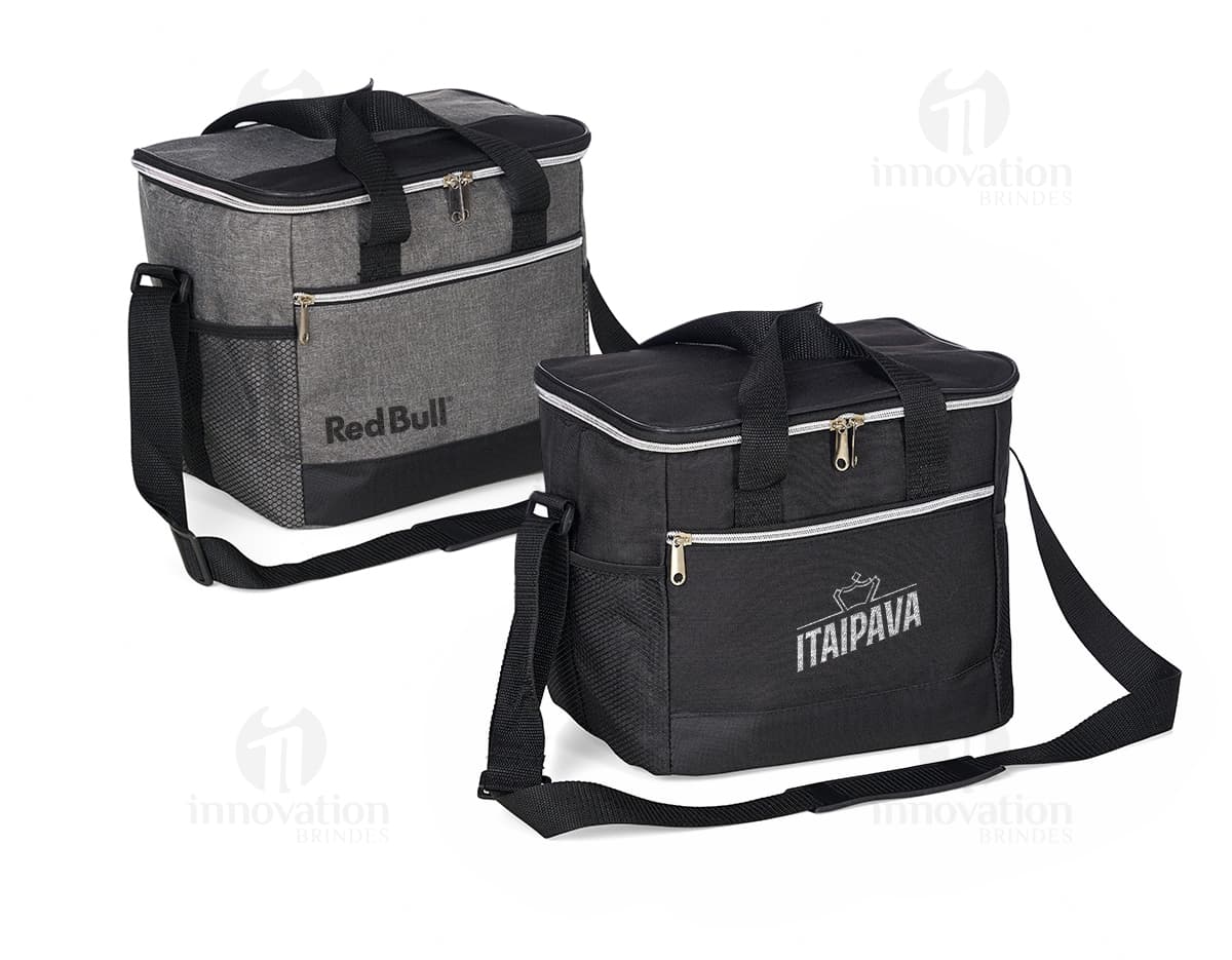 Bolsa térmica de nylon com capacidade para 8 litros e bolsos laterais. Bolsa térmica de nylon com capacidade para 8 litros e bolsos laterais.