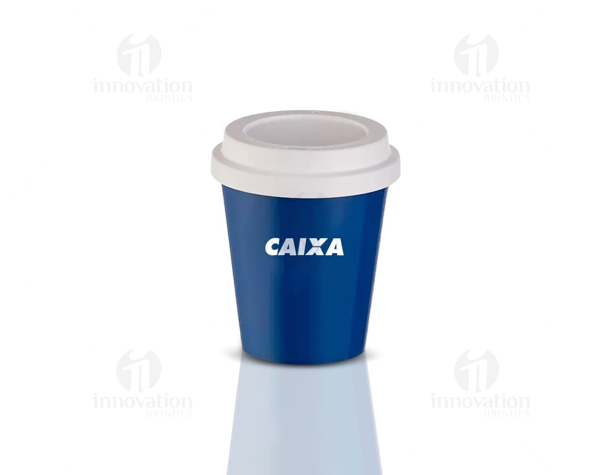Copo para viagem em aço inox com capacidade de 470ml. Copo para viagem em aço inox com capacidade de 470ml.