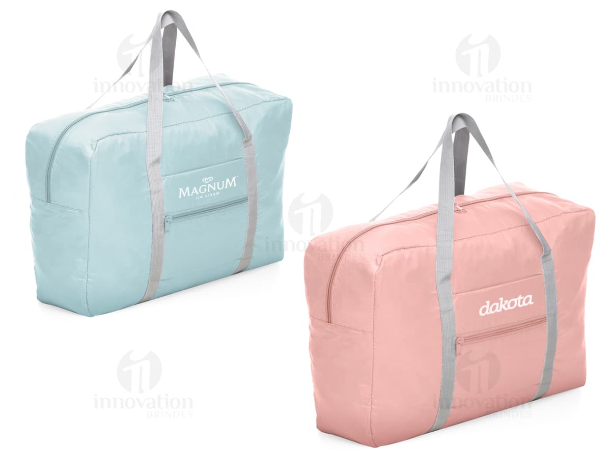 Bolsa de Viagem Dobrável na cor azul, feita de material resistente e com alça ajustável. Bolsa de Viagem Dobrável na cor azul, feita de material resistente e com alça ajustável.