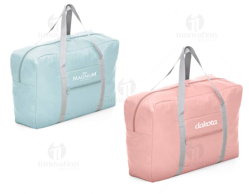 Bolsa de Viagem Dobrável na cor azul, feita de material resistente e com alça ajustável.