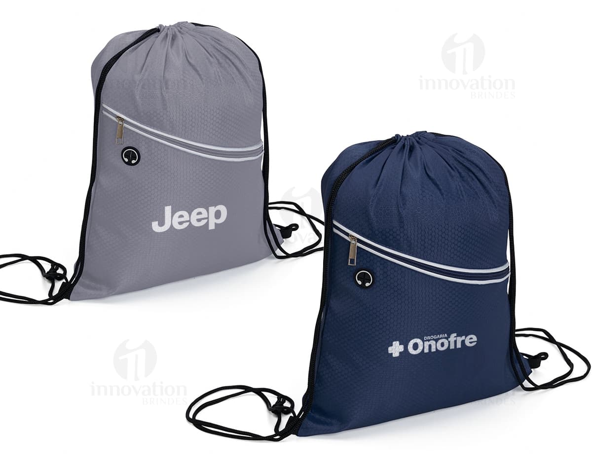 Kit com 6 porta copos em formato redondo, feitos de madeira com estampas coloridas em estilo vintage. Kit com 6 porta copos em formato redondo, feitos de madeira com estampas coloridas em estilo vintage.