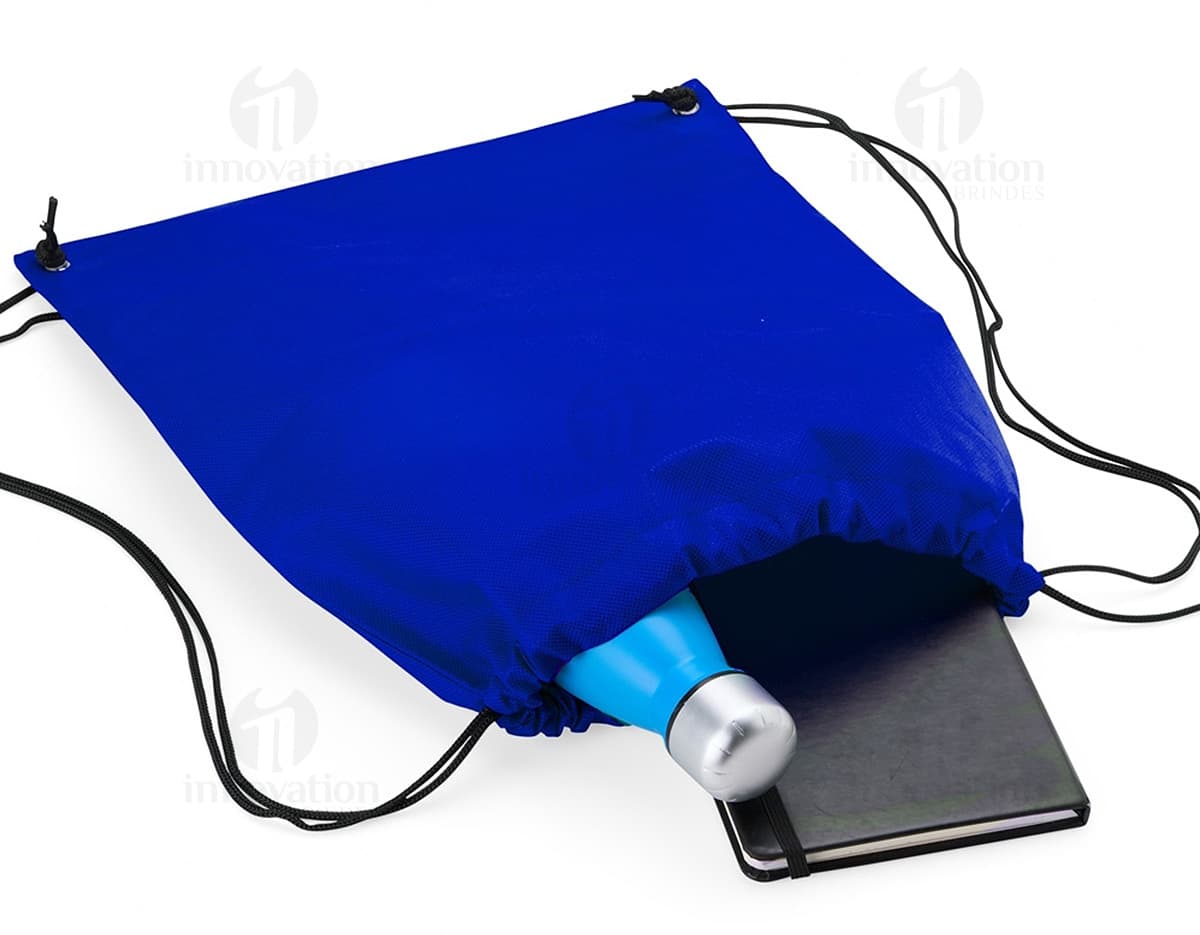 Kit com 6 porta copos em diferentes cores e estampas, sendo cada um feito de material resistente e antiderrapante para evitar que os copos escorreguem. Kit com 6 porta copos em diferentes cores e estampas, sendo cada um feito de material resistente e antiderrapante para evitar que os copos escorreguem.