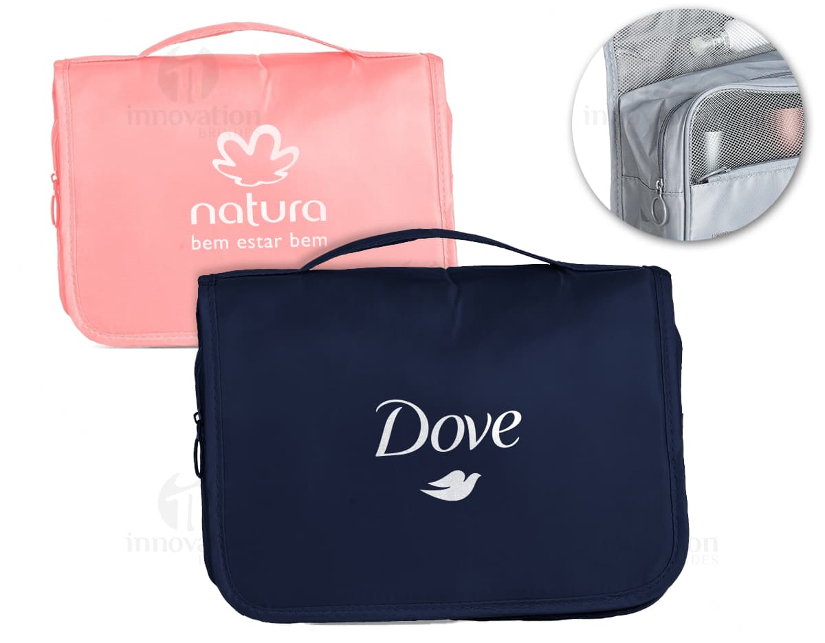 Necessaire de poliéster com amplo espaço interno. Necessaire de poliéster com amplo espaço interno.