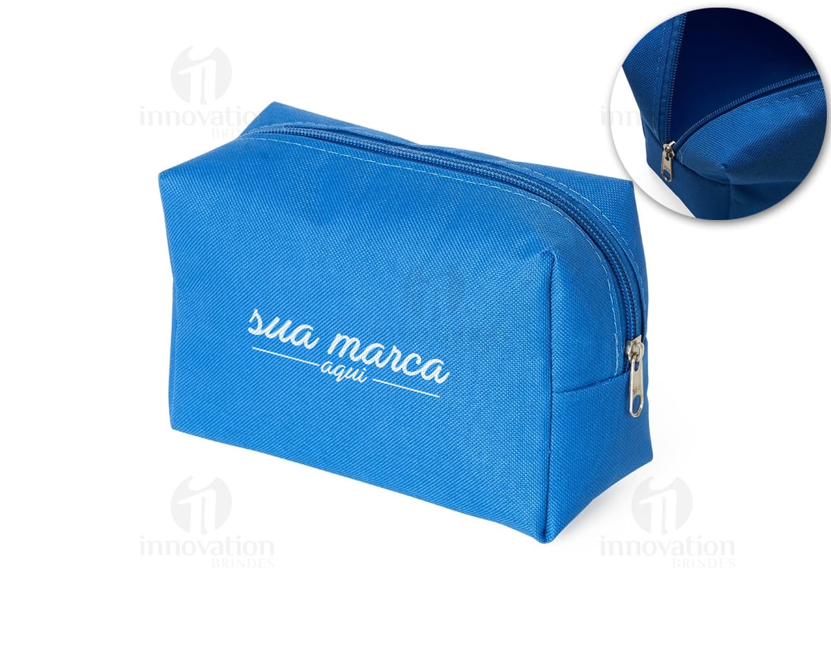 Necessaire de nylon colorido com zíper. Necessaire de nylon colorido com zíper.