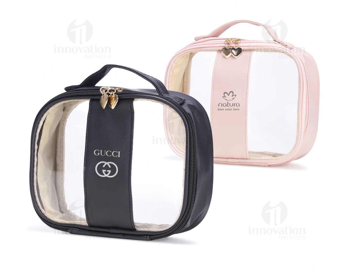 Nécessaire nylon oxford, contendo compartimentos para guardar objetos pessoais, como medicamentos, dinheiro, chaves e itens de maquiagem. Feito em material resistente e com fecho seguro, ideal para viagens ou uso diário. Nécessaire nylon oxford, contendo compartimentos para guardar objetos pessoais, como medicamentos, dinheiro, chaves e itens de maquiagem. Feito em material resistente e com fecho seguro, ideal para viagens ou uso diário.