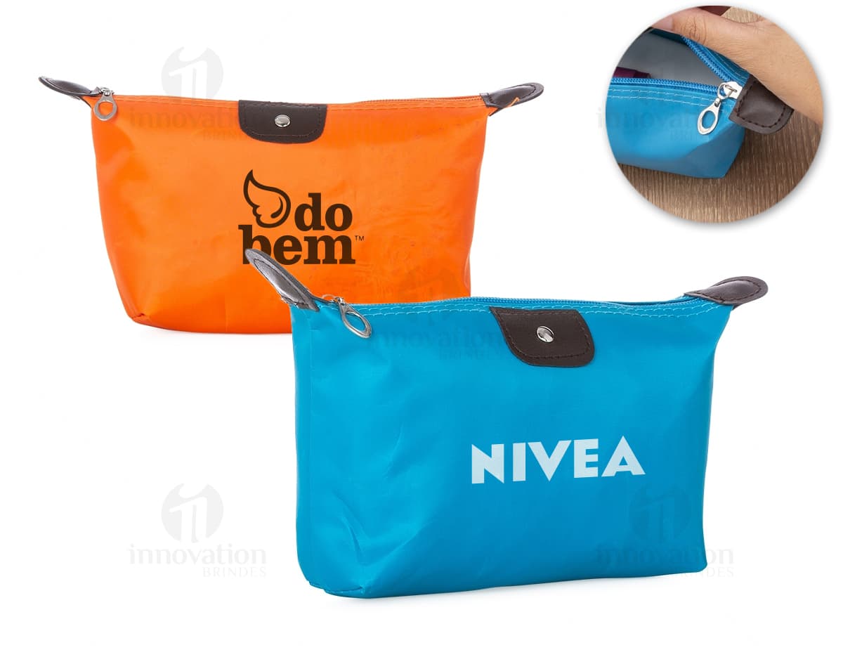 Kit com 6 porta copos em formato redondo e com estampas coloridas de animais marinhos. Os porta copos são feitos de material resistente e possuem uma camada antiderrapante na parte inferior. Ideal para proteger superfícies de mesas e móveis. Kit com 6 porta copos em formato redondo e com estampas coloridas de animais marinhos. Os porta copos são feitos de material resistente e possuem uma camada antiderrapante na parte inferior. Ideal para proteger superfícies de mesas e móveis.