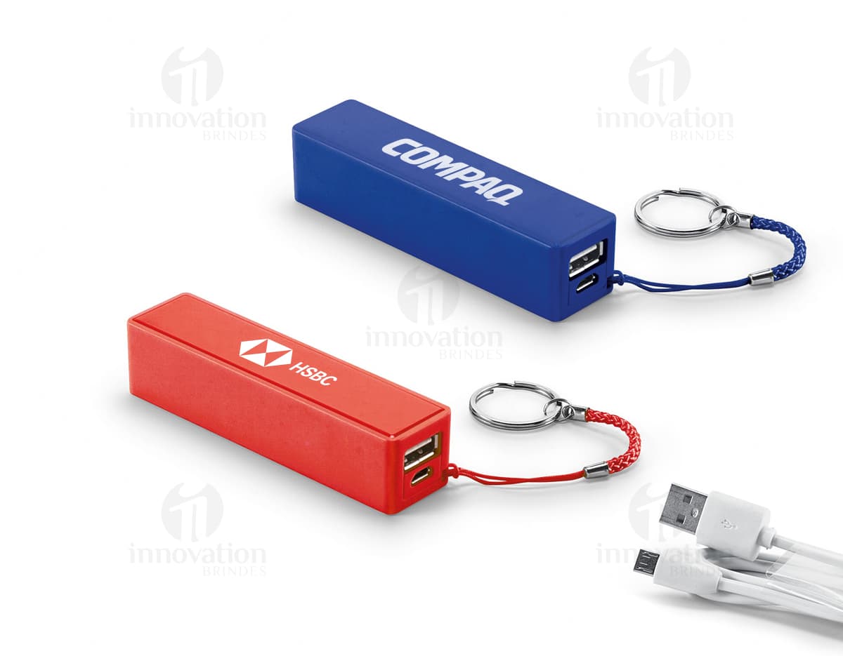 Kit com 6 porta copos em cores variadas dispostos em forma de círculo sobre a mesa. Kit com 6 porta copos em cores variadas dispostos em forma de círculo sobre a mesa.