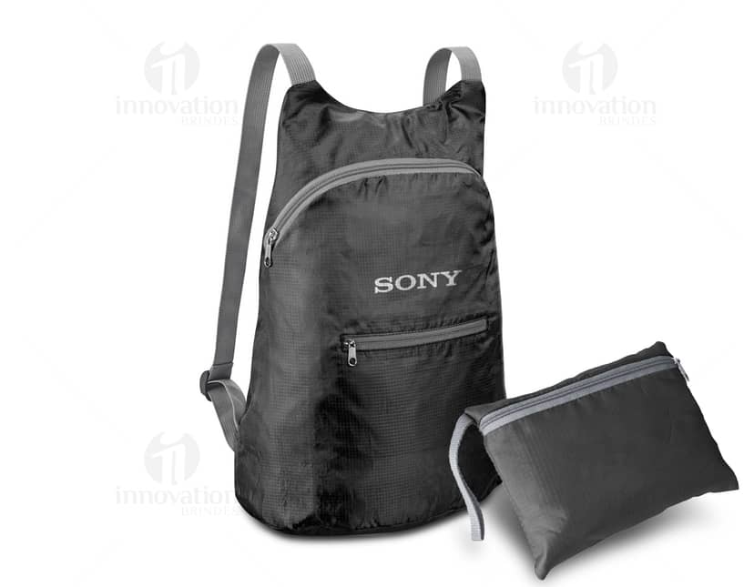 Kit com 6 porta copos em formato redondo, feitos em madeira e decorados com estampas coloridas.