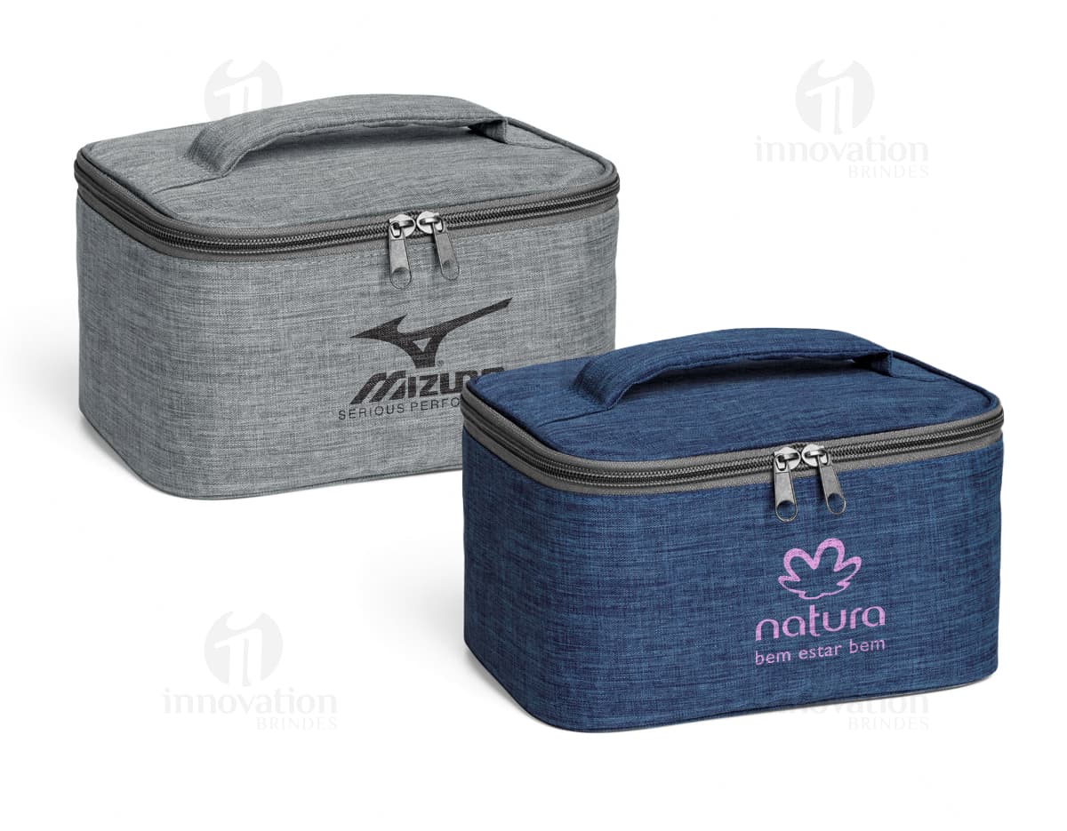 Necessaire almofadada 300D com bolso interno. Necessaire almofadada 300D com bolso interno.