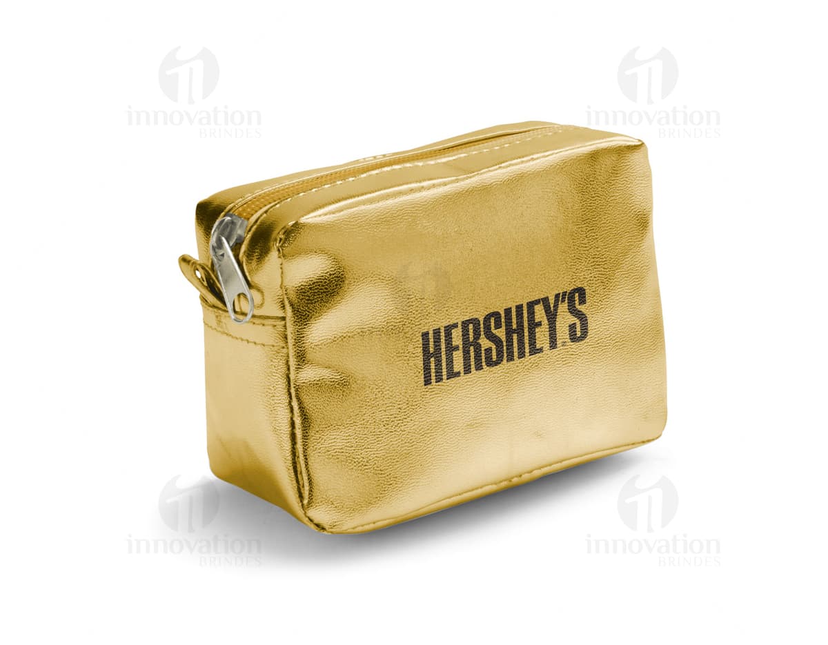 Necessaire preta com estampa de onça. Necessaire preta com estampa de onça.