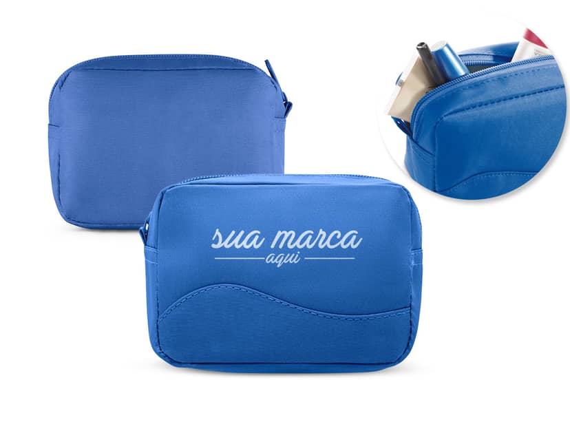 Nécessaire Sarja na cor preta, com fecho de zíper e alça lateral.