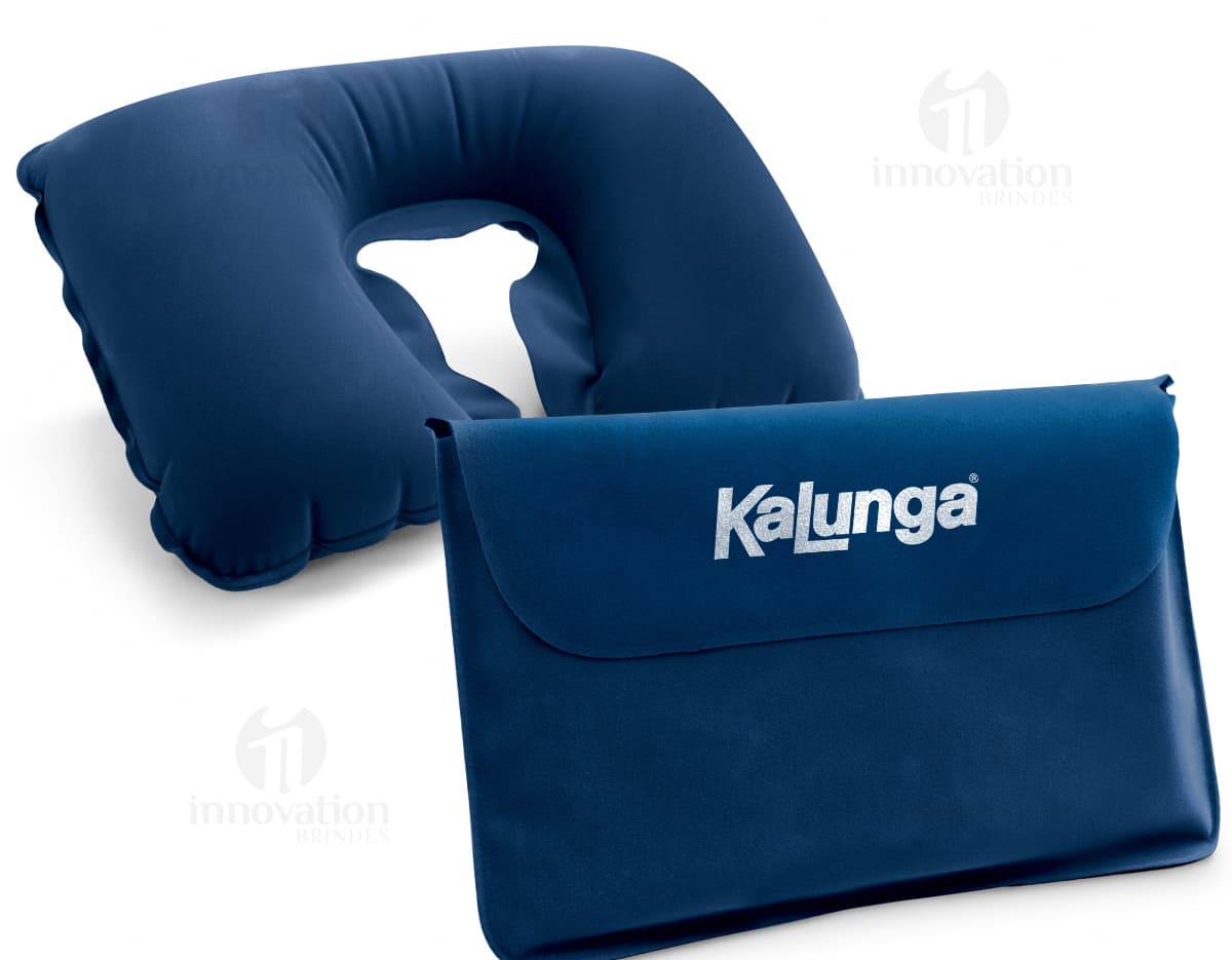 Kit com 6 porta copos em tons de azul e verde, feitos de material resistente e com estampas geométricas variadas. Kit com 6 porta copos em tons de azul e verde, feitos de material resistente e com estampas geométricas variadas.