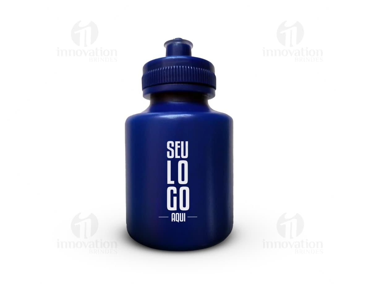 Squeeze plástico de 770ml na cor azul com tampa e bico emborrachado. Squeeze plástico de 770ml na cor azul com tampa e bico emborrachado.