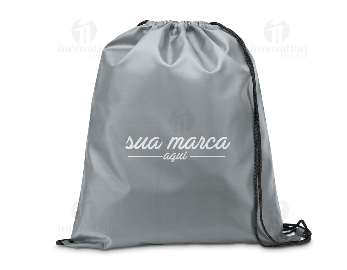 Kit com 6 porta copos em formato redondo, feitos em borracha antiderrapante nas cores preto e branco. Cada porta copo tem um desenho de imagens abstratas em relevo. Kit com 6 porta copos em formato redondo, feitos em borracha antiderrapante nas cores preto e branco. Cada porta copo tem um desenho de imagens abstratas em relevo.