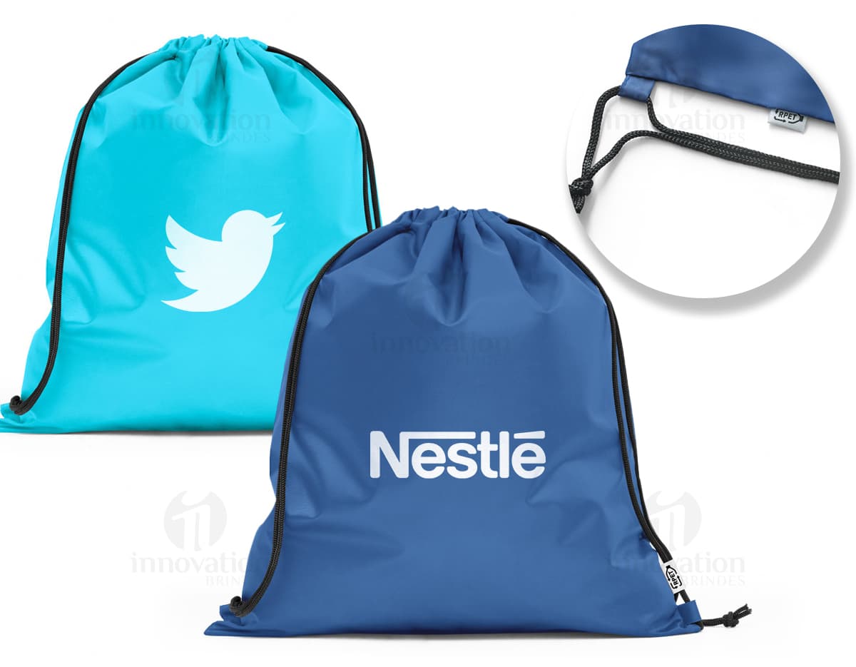 Sacola mochila feita de material reciclado rPET 190T com alças de 40 cm. Sacola mochila feita de material reciclado rPET 190T com alças de 40 cm.