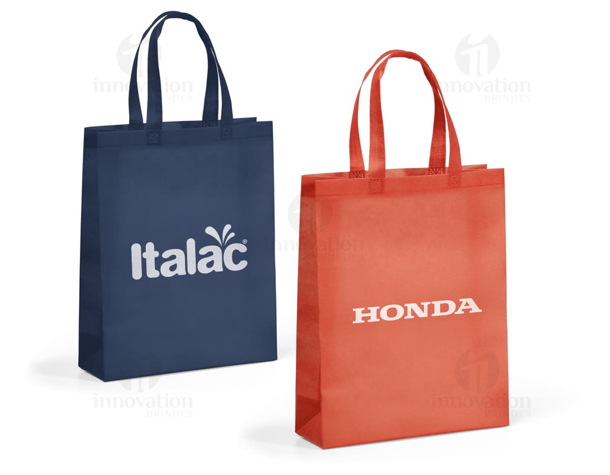 Sacola branca de tamanho médio, com dimensões de 320 x 380 mm. Sacola branca de tamanho médio, com dimensões de 320 x 380 mm.