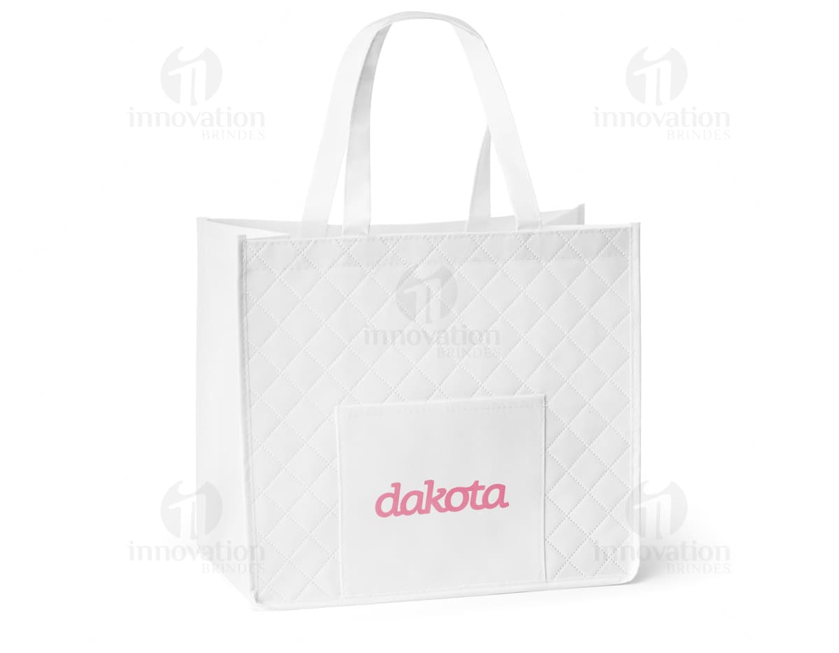 Sacola de couro marrom com fecho de metal e alças, modelo elegante e seguro para compras e transporte de objetos. Tamanho grande, ideal para compras no comércio local ou para uso pessoal. Elegante, moderna e resistente, essa sacola é perfeita para quem busca estilo e praticidade. Sacola de couro marrom com fecho de metal e alças, modelo elegante e seguro para compras e transporte de objetos. Tamanho grande, ideal para compras no comércio local ou para uso pessoal. Elegante, moderna e resistente, essa sacola é perfeita para quem busca estilo e praticidade.