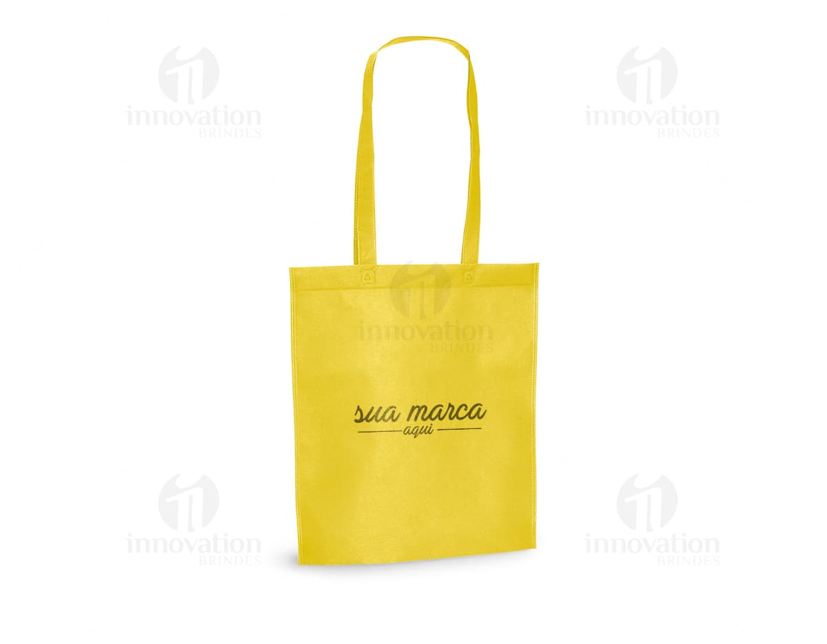 Kit com 6 porta copos em formato quadrado, feitos de madeira com estampa de folhas verdes e flores rosas. Cada porta copo possui uma borda dourada. Kit com 6 porta copos em formato quadrado, feitos de madeira com estampa de folhas verdes e flores rosas. Cada porta copo possui uma borda dourada.