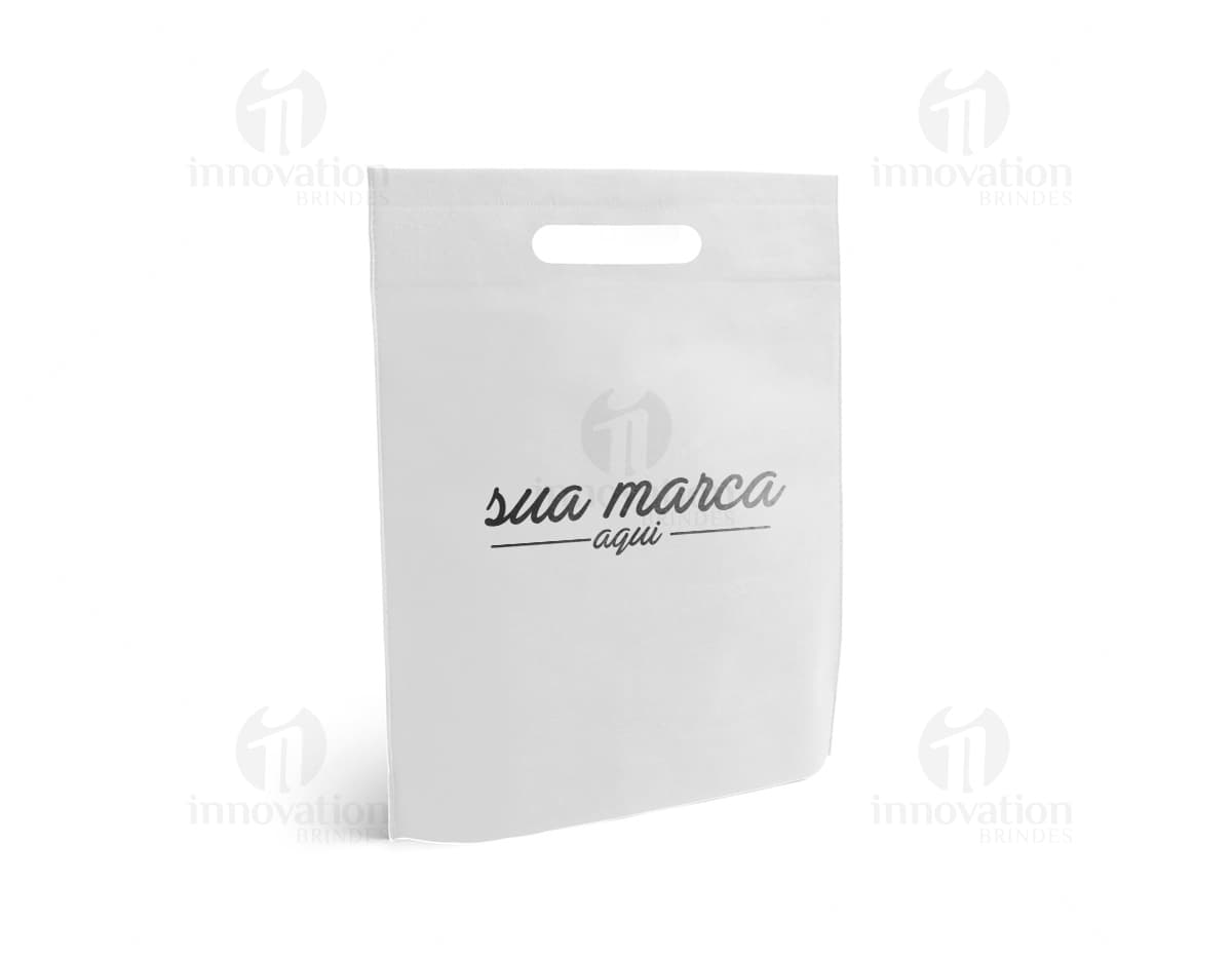 Sacola dobrável em algodão, resistente e prática, 100 gramas e medidas de 370x400. Sacola dobrável em algodão, resistente e prática, 100 gramas e medidas de 370x400.