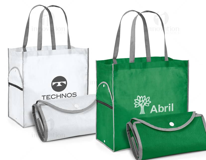 Kit com 6 porta copos em formato quadrado, feitos de madeira com estampas coloridas de folhas tropicais.