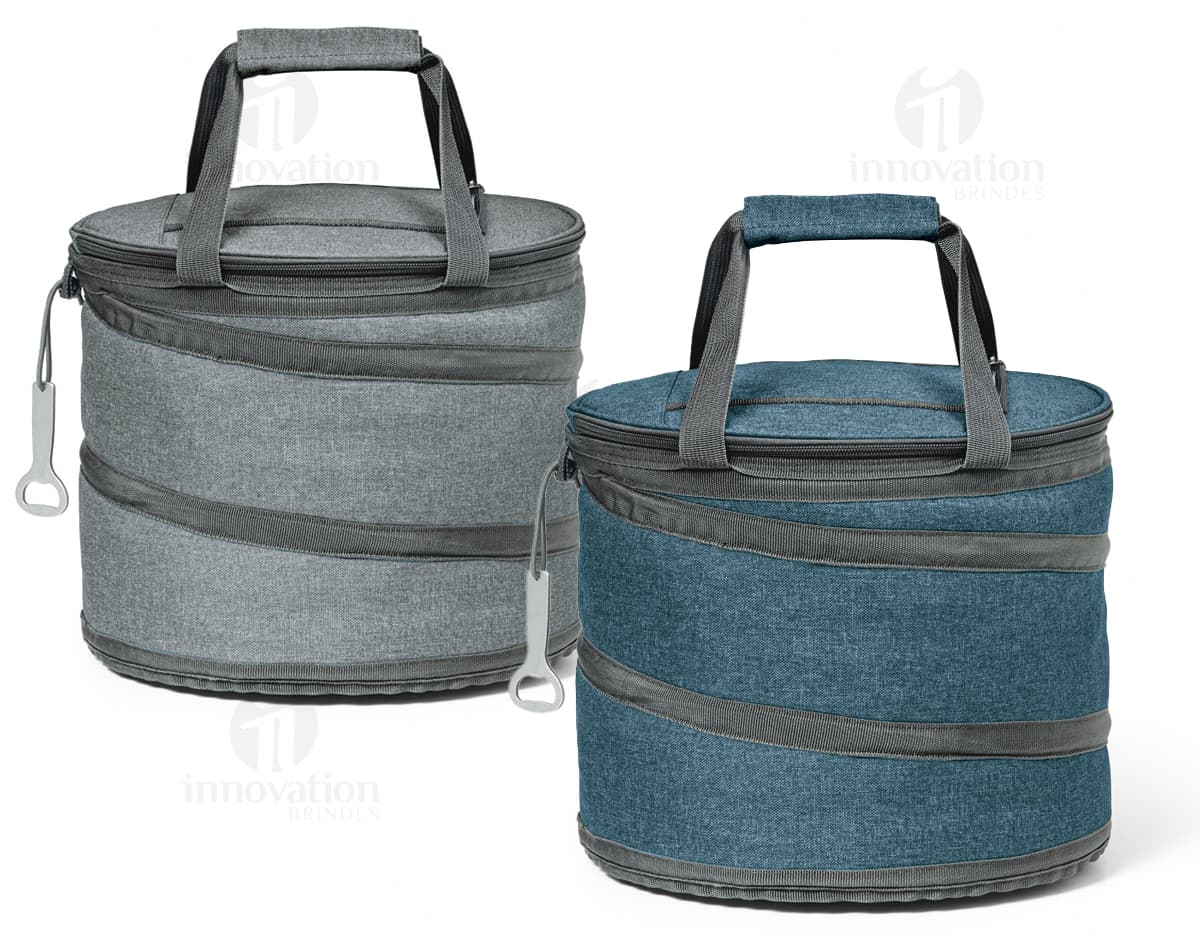 Bolsa térmica 25L nylon soldada, cor preta, com alça ajustável e fecho em zíper na parte superior. Bolsa térmica 25L nylon soldada, cor preta, com alça ajustável e fecho em zíper na parte superior.