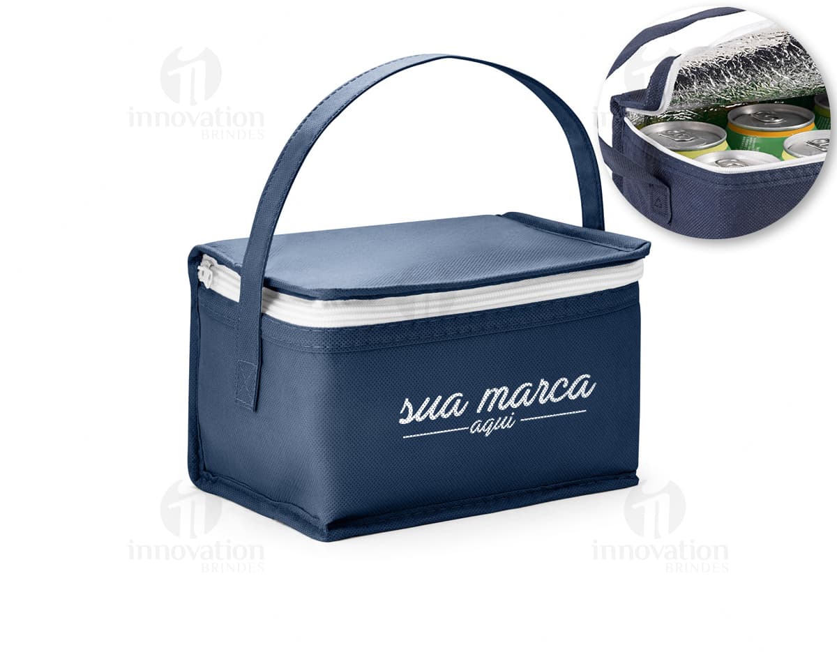 Bolsa térmica non-woven para 3 litros, na cor azul, com alça ajustável e fecho em zíper. Bolsa térmica non-woven para 3 litros, na cor azul, com alça ajustável e fecho em zíper.