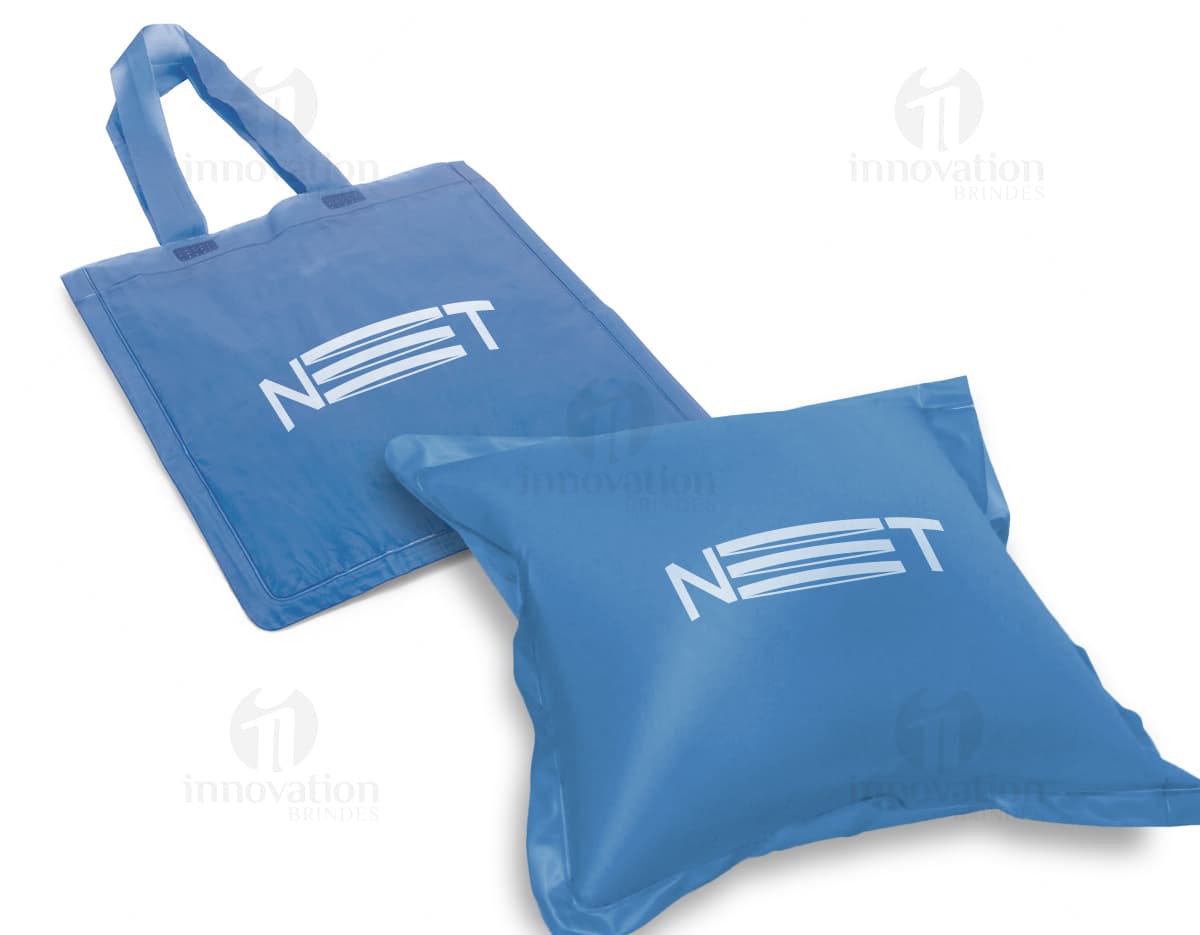 Kit com 6 porta copos em formato quadrado com estampas geométricas em tons de azul, verde e amarelo. Kit com 6 porta copos em formato quadrado com estampas geométricas em tons de azul, verde e amarelo.