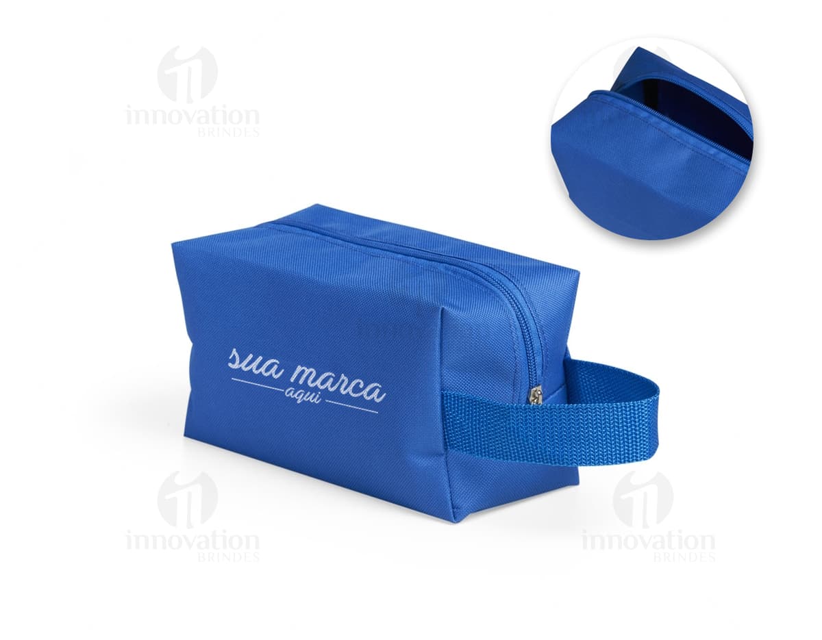 Necessaire de nylon colorido com zíper. Necessaire de nylon colorido com zíper.