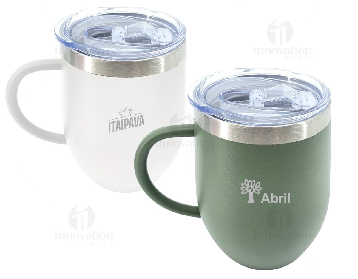 Caneca térmica de inox com capacidade de 350ml. A imagem mostra a caneca em detalhes, destacando seu material de aço inoxidável e a capacidade de isolamento térmico. Caneca térmica de inox com capacidade de 350ml. A imagem mostra a caneca em detalhes, destacando seu material de aço inoxidável e a capacidade de isolamento térmico.