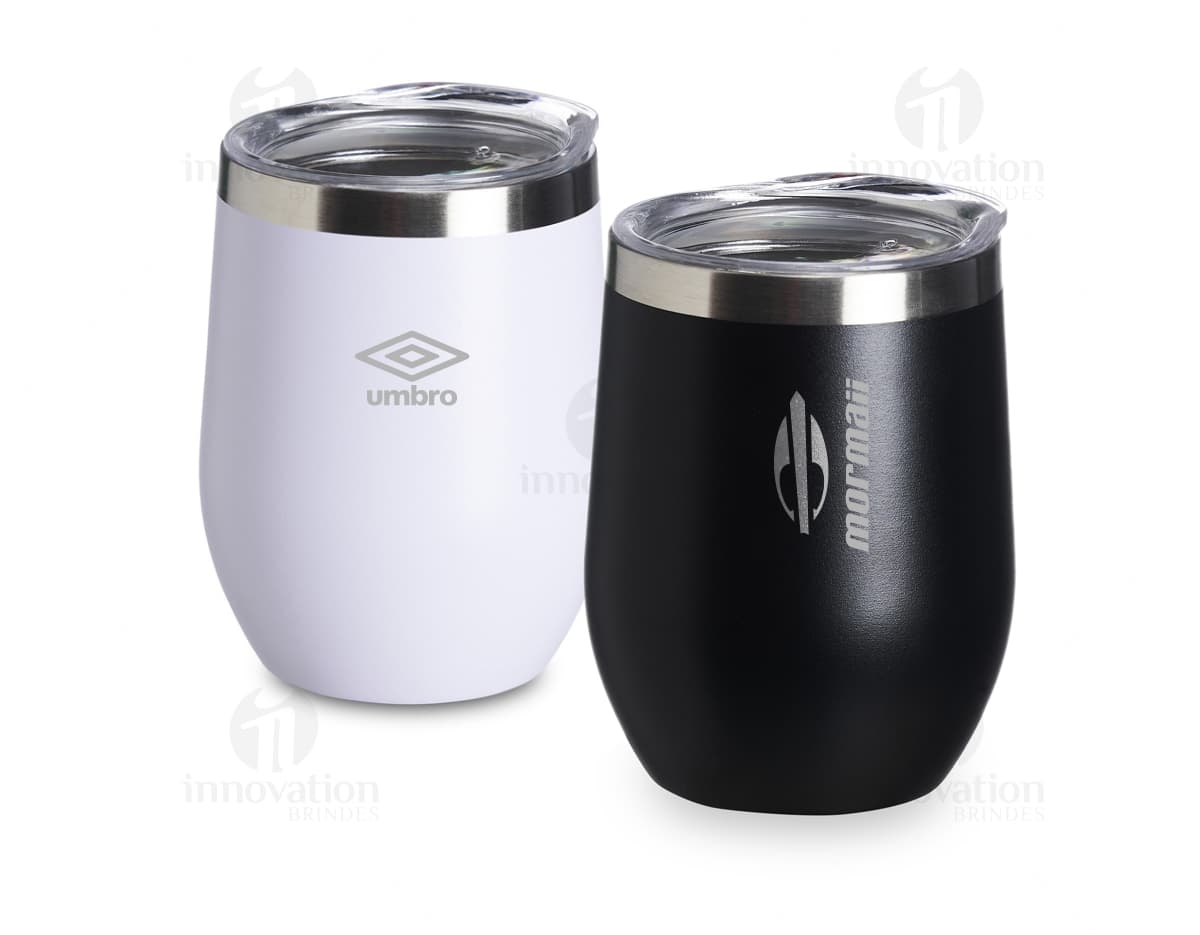 Kit com 6 porta copos em formato circular, feitos em material resistente e com estampas coloridas de animais da floresta. Kit com 6 porta copos em formato circular, feitos em material resistente e com estampas coloridas de animais da floresta.