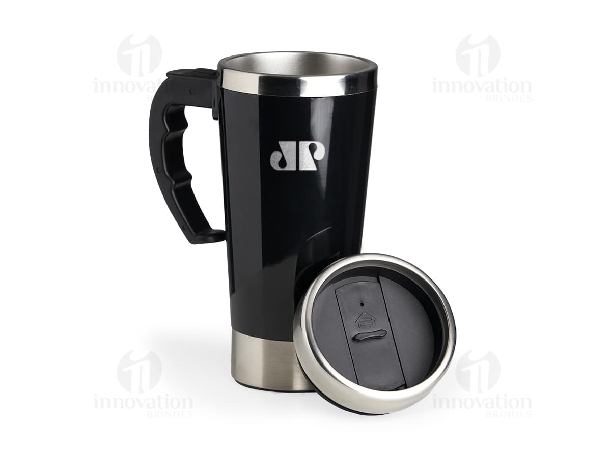 Café fresco em uma caneca de metal de 230ml. Café fresco em uma caneca de metal de 230ml.