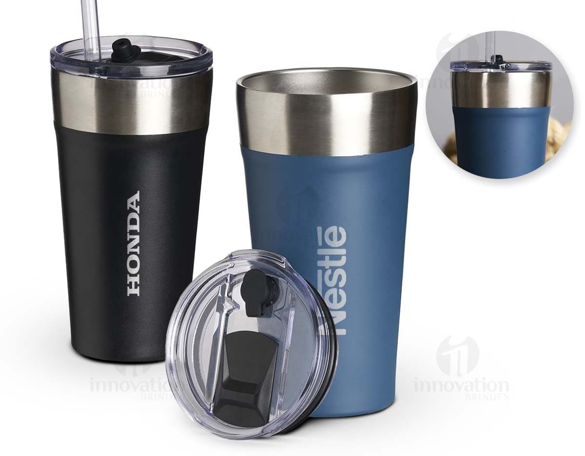 Copo térmico com canudo de 500ml em cor rosa, com tampa e detalhes em dourado. Copo térmico com canudo de 500ml em cor rosa, com tampa e detalhes em dourado.