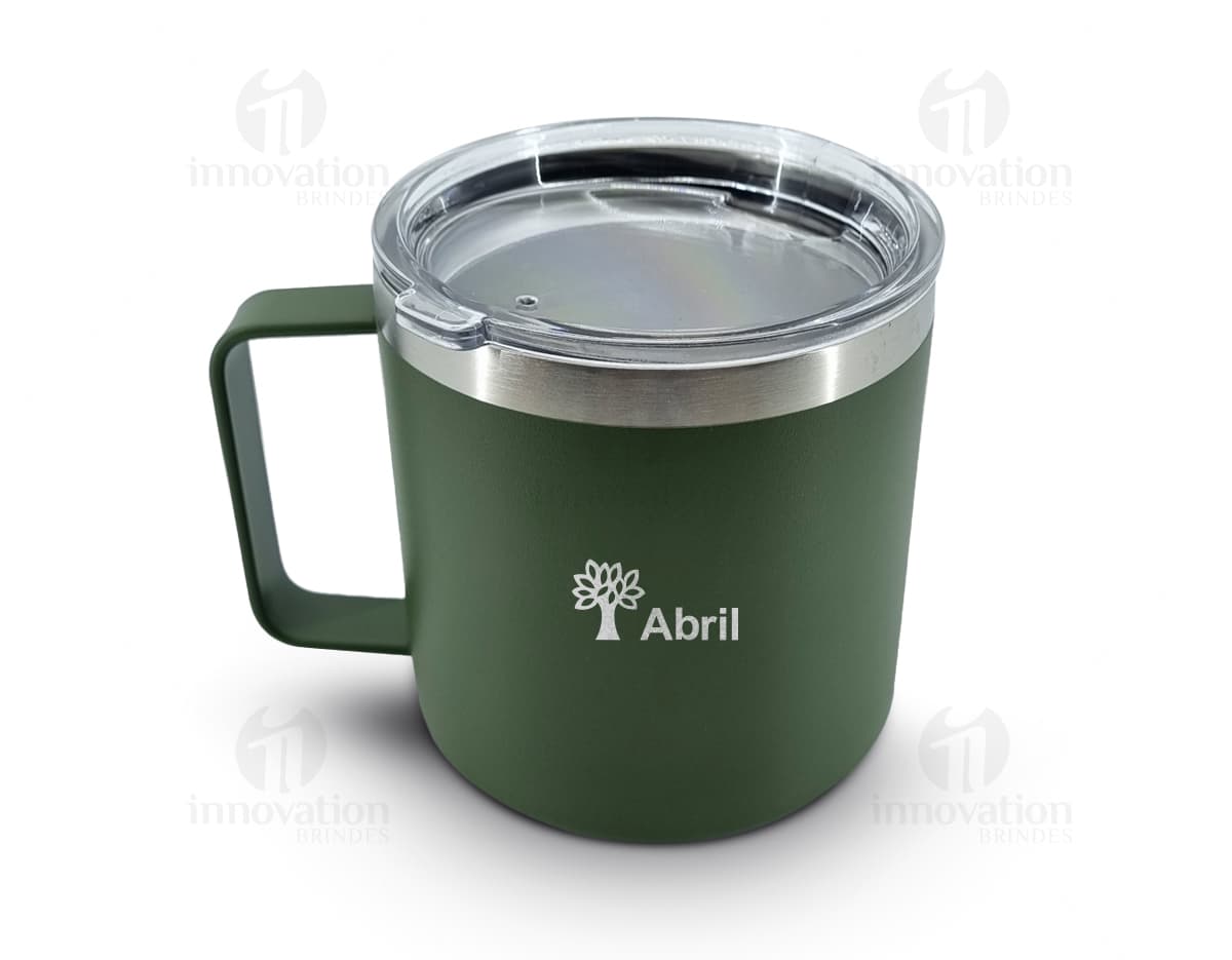 Caneca térmica de 350ml em aço inoxidável com tampa azul e alça ergonômica. Caneca térmica de 350ml em aço inoxidável com tampa azul e alça ergonômica.