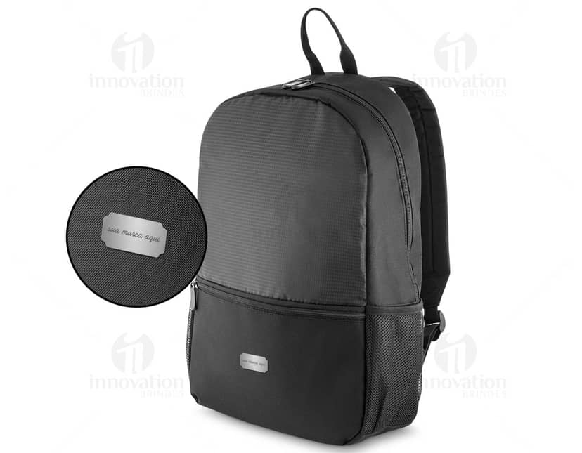 Kit com 6 porta copos em formato quadrado, feitos de madeira com estampas coloridas em estilo vintage.
