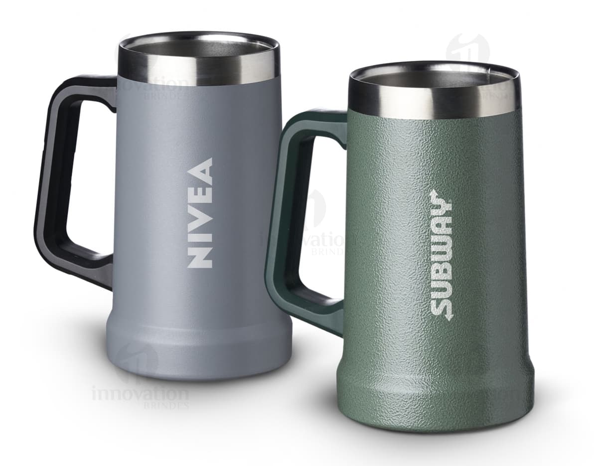 Caneca térmica de 700ml na cor preta, com tampa e alça. Caneca térmica de 700ml na cor preta, com tampa e alça.